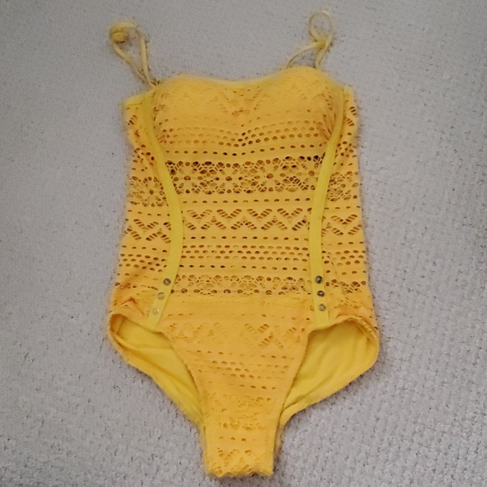 Lookbook One Piece Yellow Eyelet Swimsuit sz M